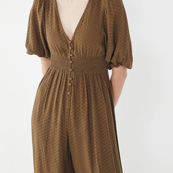UO Zimi Plunging Puff Sleeve Jumpsuit - Picture 7 of 10